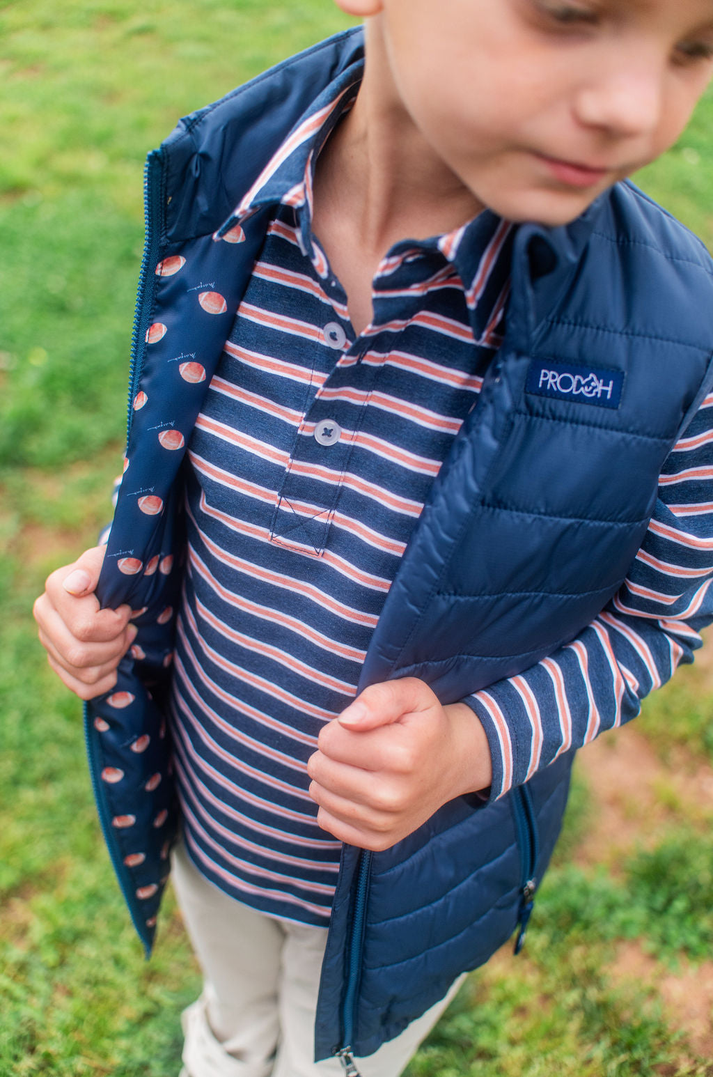 Gilet matelassé pour garçon en jean bleu foncé avec doublure imprimée football