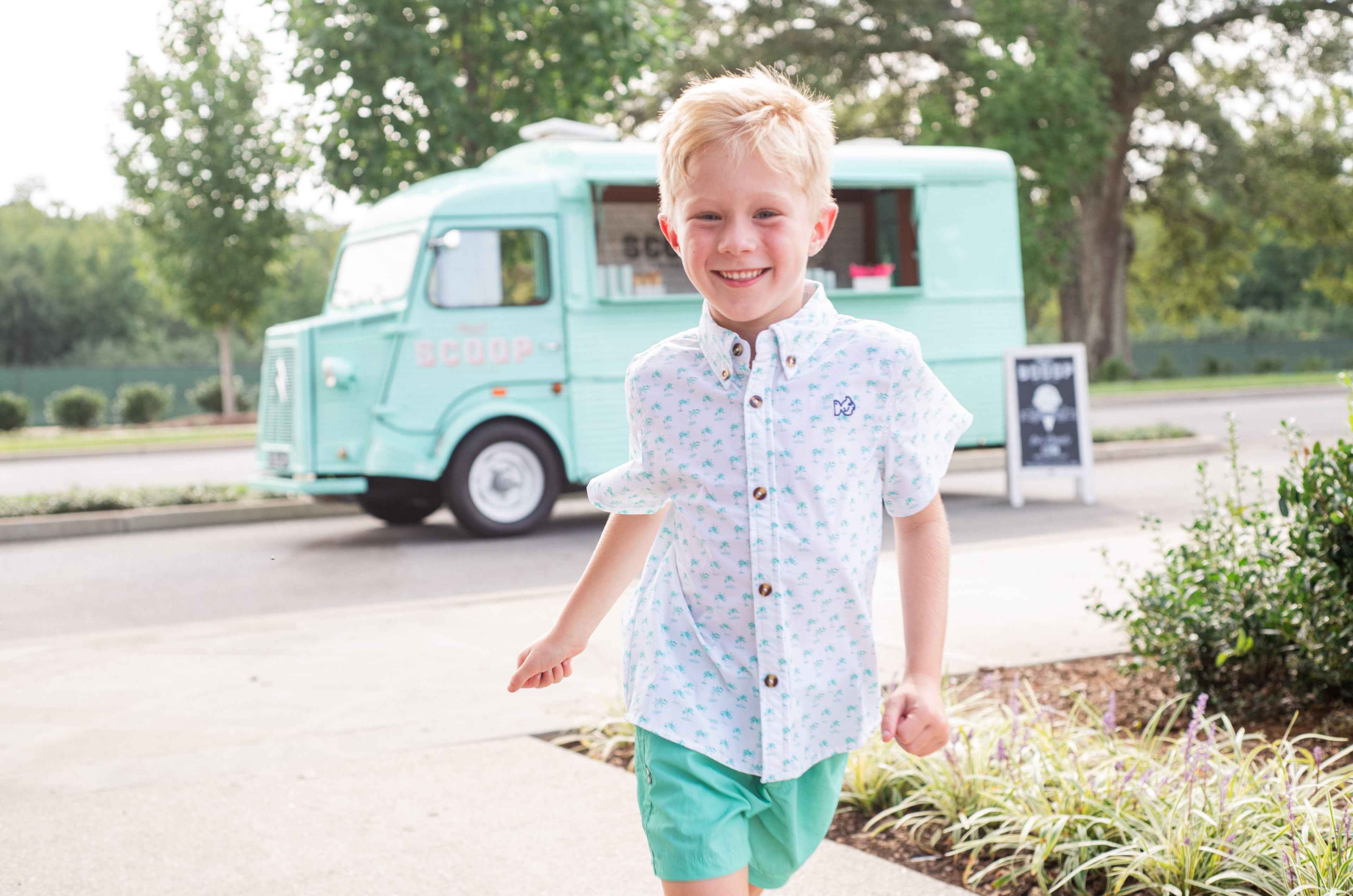 Chemise de pêche à manches courtes pour garçons, imprimé palmiers sur fond blanc